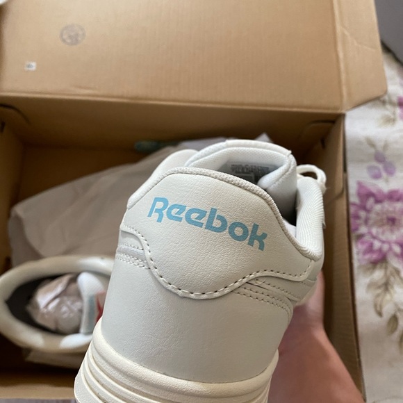 Reebok Court Advance in Chalk / Blue Peak / Vector Red - Picture 5 of 6